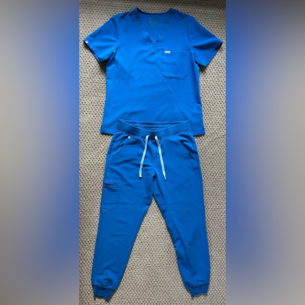 FIGS scrubs: Technical Collection, Brand new:nvr worn:TOP: Size: L / BOTTOM: M
